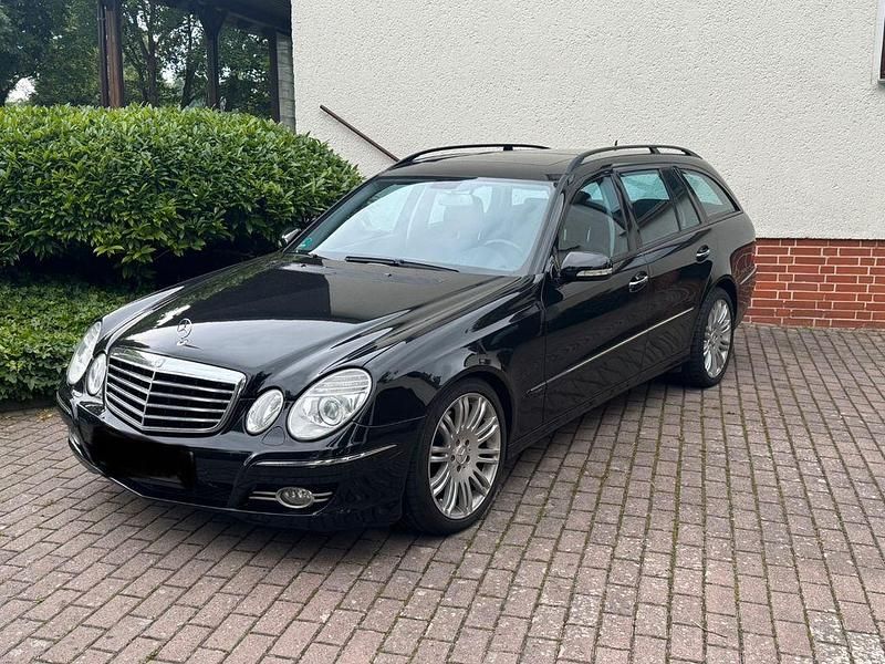 Schwarz Gebraucht 2008 Mercedes E350 Avantgarde Limousine | 9.999 € (Fairer Preis) - Bild 1/4