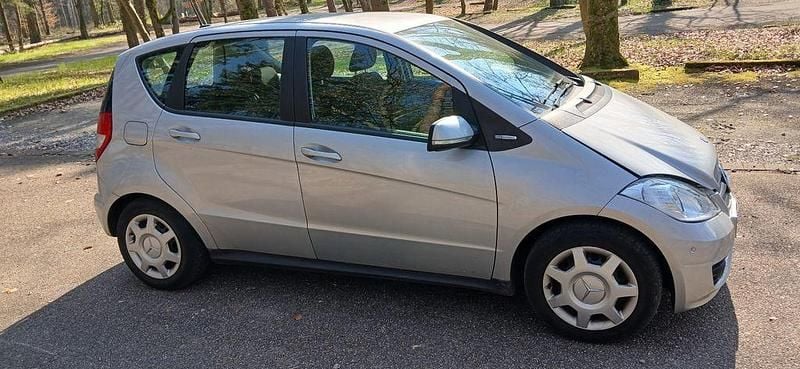 Gebraucht Mercedes A160 95 PS (69 kW) 2011 Silber Van / Kleinbus