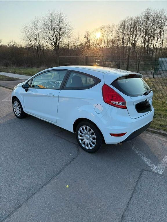 Gebraucht Ford Fiesta Trend 82 PS (60 kW) 2011 Weiß Kleinwagen