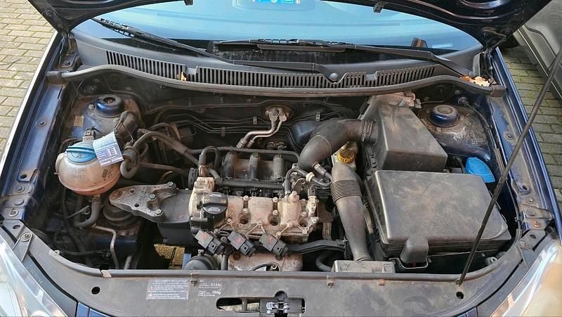 Blau Gebraucht 2005 VW Polo Kleinwagen | 750 € (Fairer Preis) - Bild 1/4