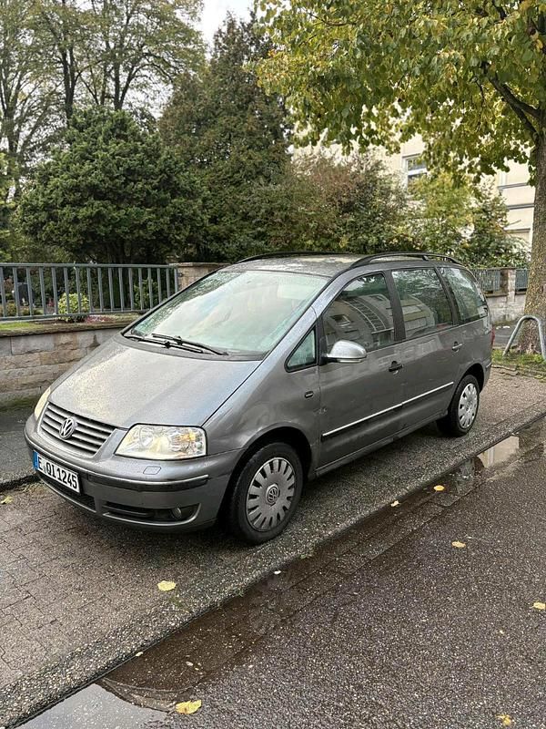 Grau Gebraucht 2008 VW Sharan Van / Kleinbus | 2.450 € (Guter Preis) - Bild 1/4