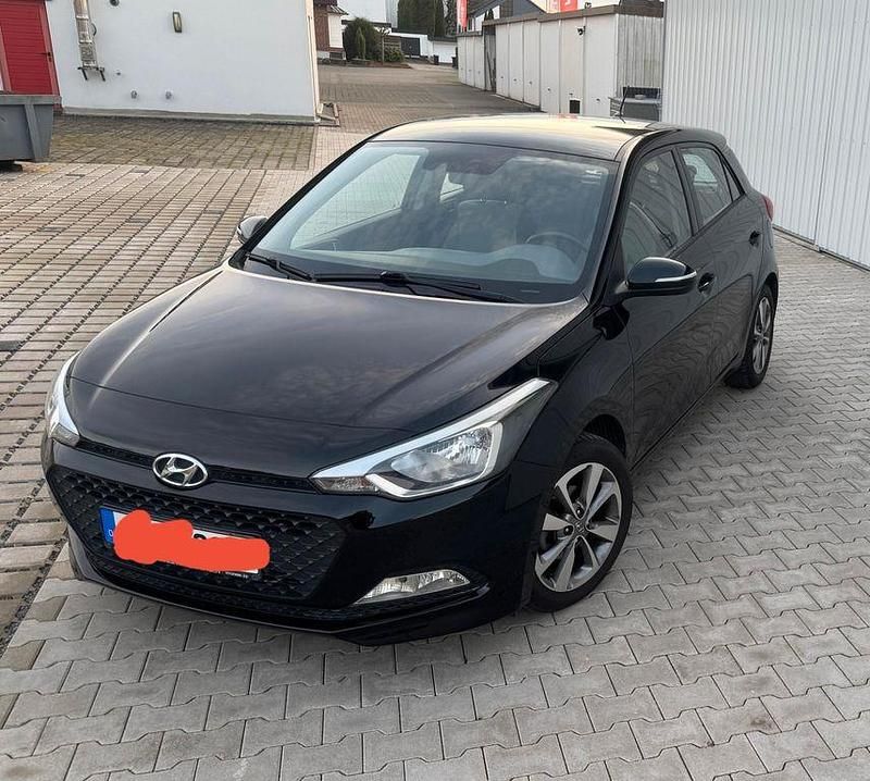 Schwarz Gebraucht 2015 Hyundai i20 YES! Silver Limousine | 9.300 € (Fairer Preis) - Bild 1/4