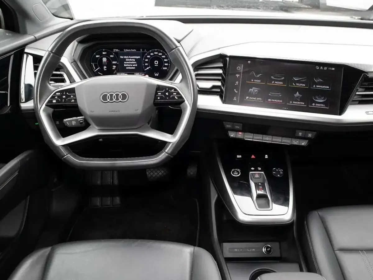 Gebraucht Audi Q4 e-tron Ambiente 150 kW (204 PS) 2023 Mythosschwarz metallic SUV