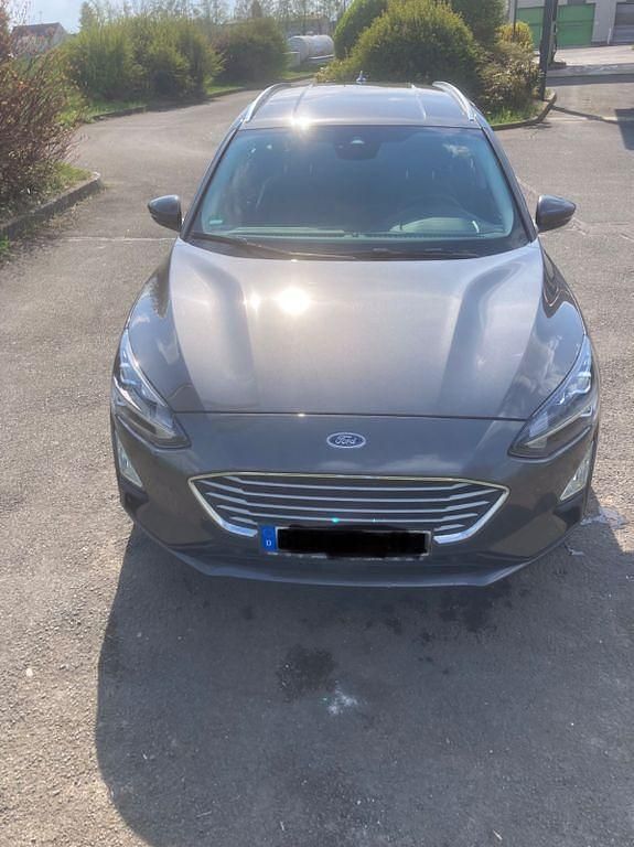 Gebraucht Ford Focus Cool & Connect 140 PS (102 kW) 2020 Grau Limousine