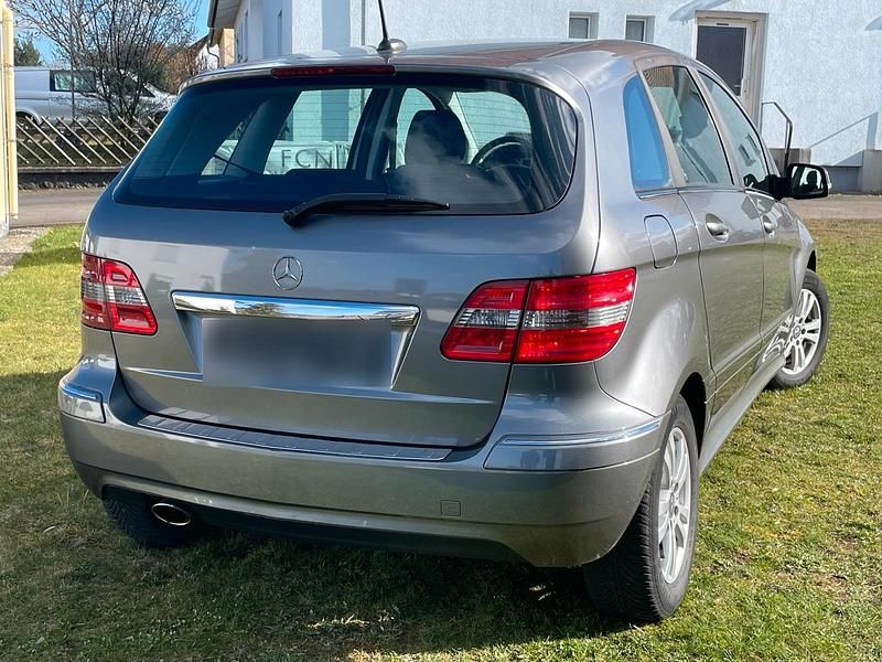 Gebraucht Mercedes B180 116 PS (85 kW) 2010 Grau Van / Kleinbus