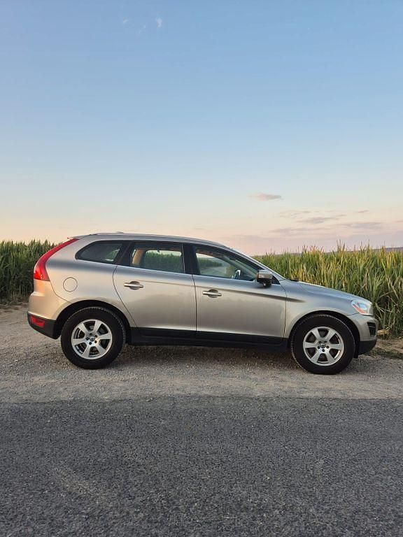 Beige Gebraucht 2012 Volvo XC60 Summum SUV | 11.199 € (Fairer Preis) - Bild 1/4