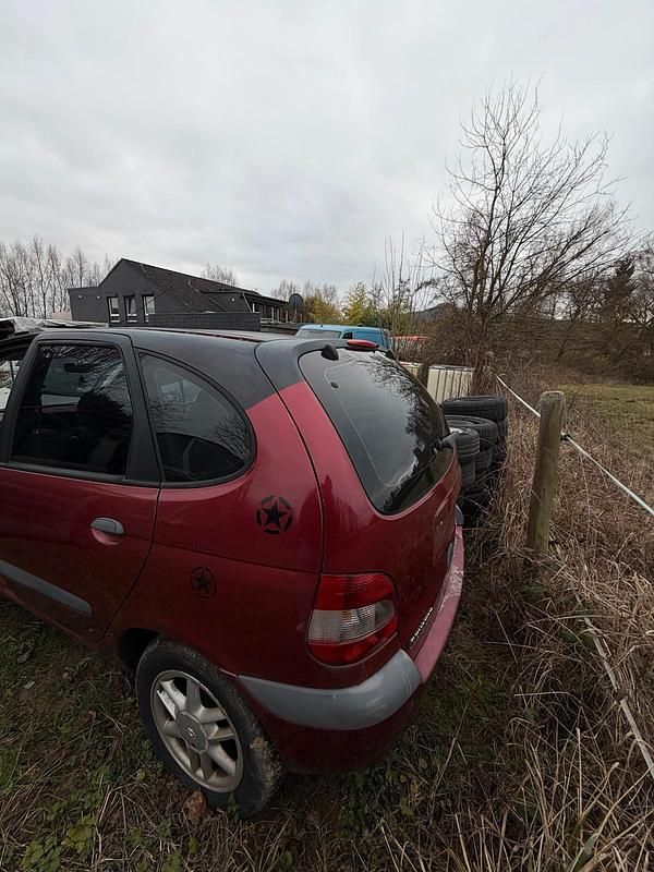 Gebraucht Renault Scénic 107 PS (78 kW) 2001 Rot Van / Kleinbus
