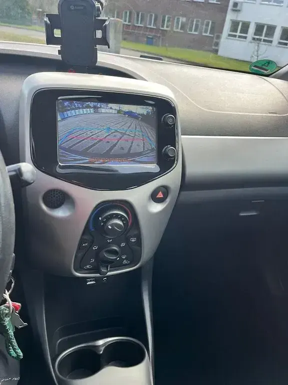 Gebraucht Toyota Aygo X-play 69 PS (50 kW) 2017 Weiß Kleinwagen