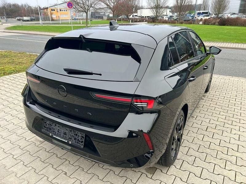 Gebraucht Opel Astra 131 PS (96 kW) 2024 Schwarz (metallic) Limousine