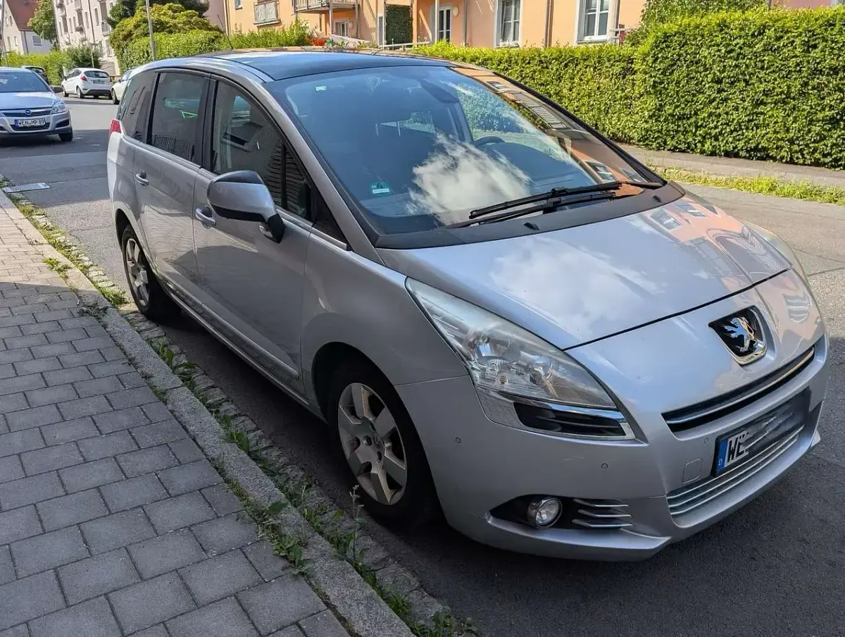 Gebraucht Peugeot 5008 Allure 150 PS (110 kW) 2013 Grau Van / Kleinbus