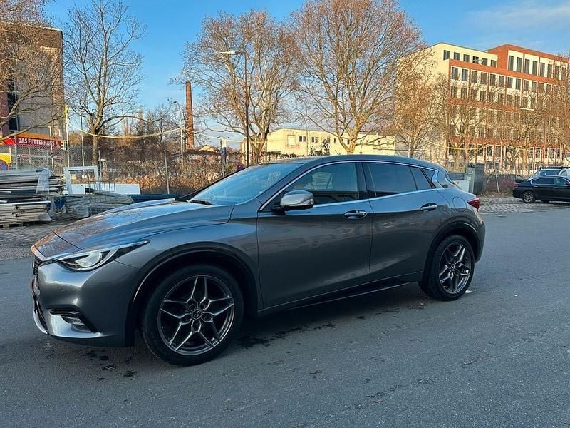 Gebraucht Infiniti Q30 Sport Tech 156 PS (114 kW) 2018 Grau Limousine