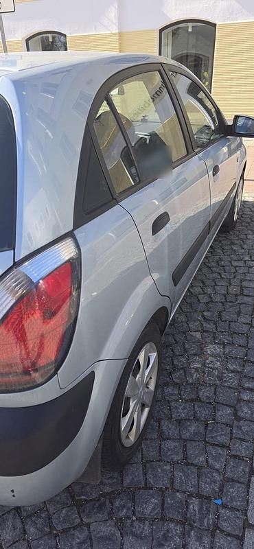 Gebraucht Kia Rio 78 PS (57 kW) 2009 Silber Limousine