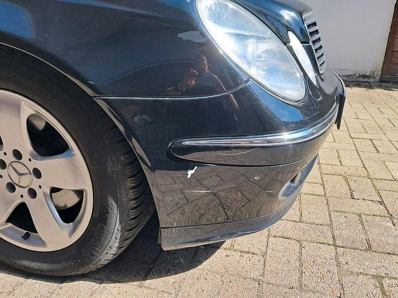 Gebraucht Mercedes E240 Avantgarde 177 PS (130 kW) 2003 Schwarz Limousine