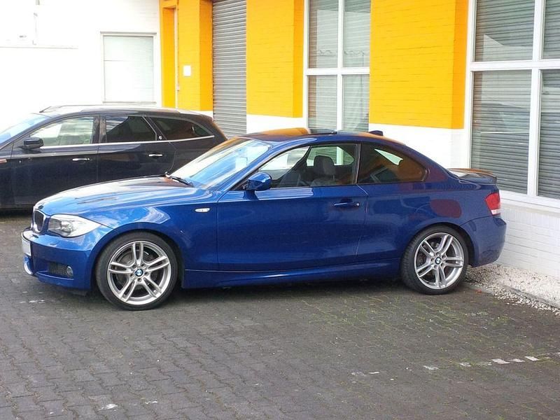 Blau Gebraucht 2011 BMW 125 M Sport Kleinwagen | 17.990 € - Bild 1/4