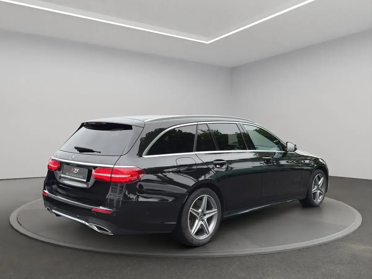 Second-hand Mercedes E300 AMG line 194 CP (142 kW) 2020 Negru Break