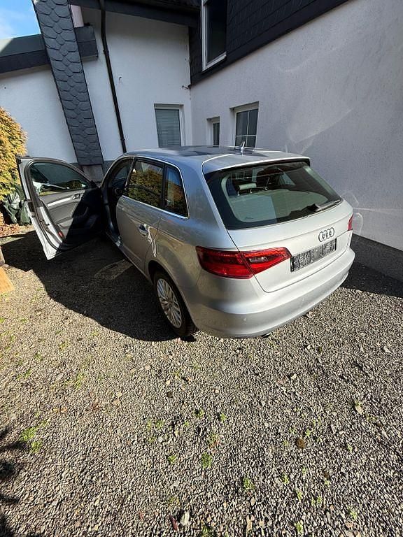 Gebraucht Audi A3 Ambiente 110 PS (80 kW) 2015 Silber Limousine