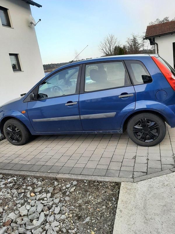 Gebraucht Ford Fiesta 80 PS (58 kW) 2007 Blau Kleinwagen