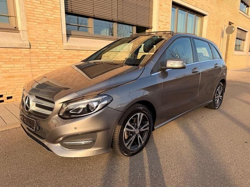 Gebraucht Mercedes B180 122 PS (89 kW) 2016 Grau Van / Kleinbus