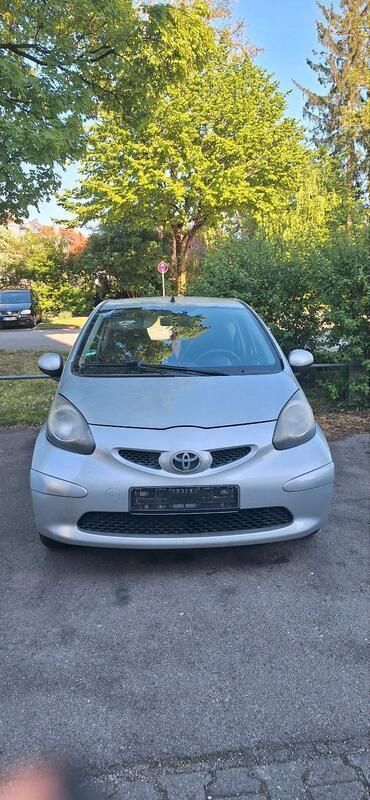 Silber Gebraucht 2006 Toyota Aygo Kleinwagen | 1.250 € (Fairer Preis) - Bild 1/4