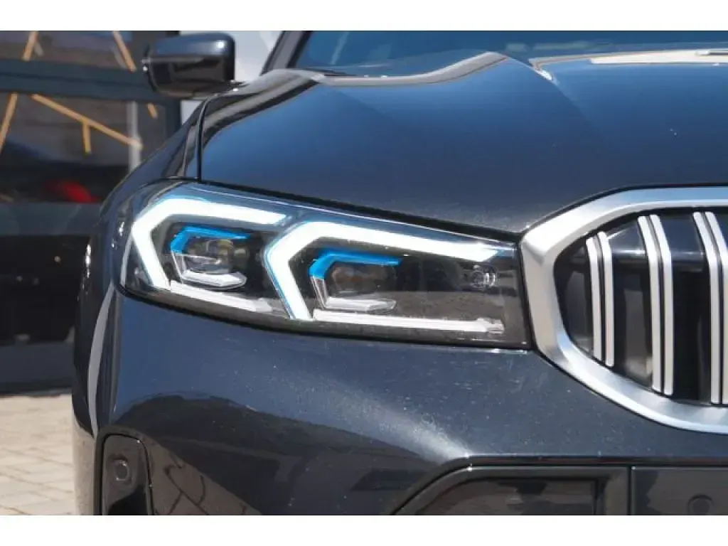 Gebraucht BMW 330e M Sport 292 PS (214 kW) 2025 Black sapphire metallic (metallic) Limousine