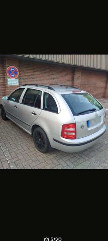 Silber Gebraucht 2004 Skoda Fabia Kombi | 1.800 € (Etwas zu teuer) - Bild 1/4