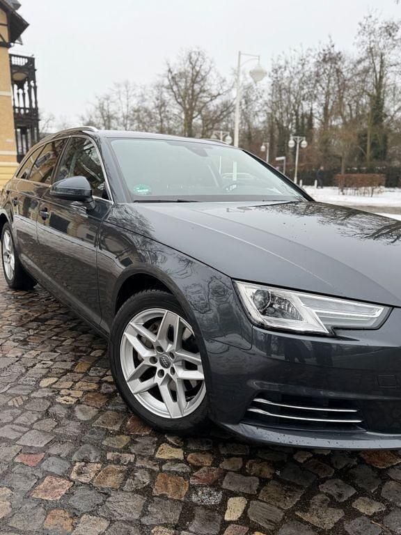 Gebraucht Audi A4 Ambiente 190 PS (139 kW) 2017 Grau Kombi