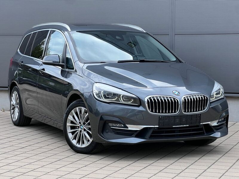 Grau Gebraucht 2018 BMW 220 Gran Tourer Luxury Line Van / Kleinbus | 15.890 € (Teuer) - Bild 1/4