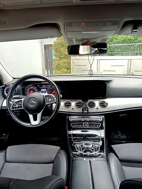 Gebraucht Mercedes E220 194 PS (142 kW) 2019 Grau Limousine