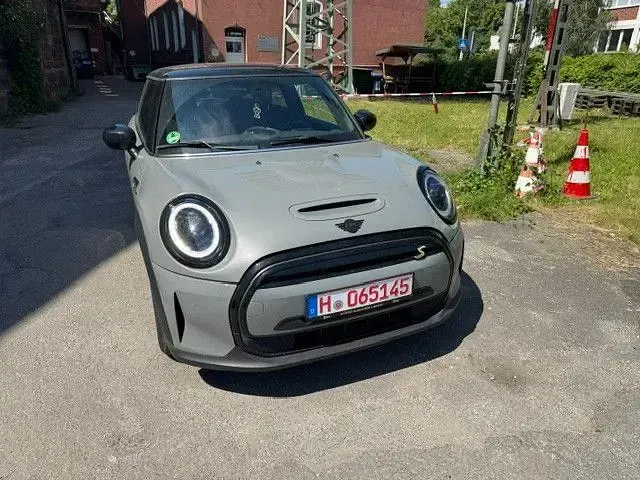 Gebraucht Mini Cooper SE Essential 135 kW (184 PS) 2022 Grau Kleinwagen