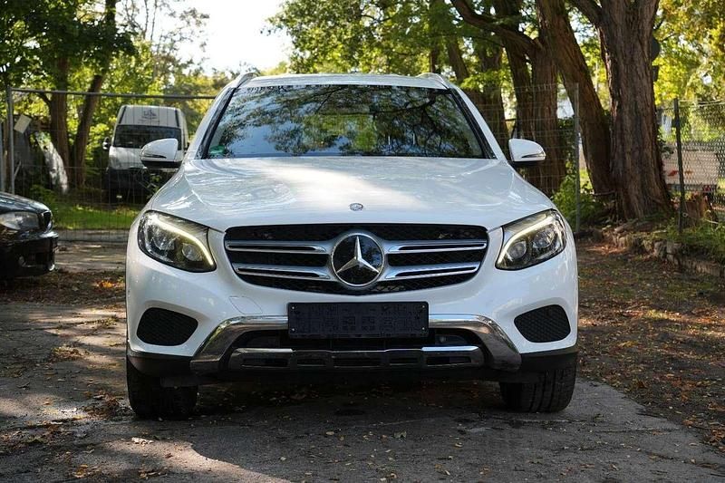 Gebraucht Mercedes GLC250 211 PS (155 kW) 2015 Polarweiss SUV