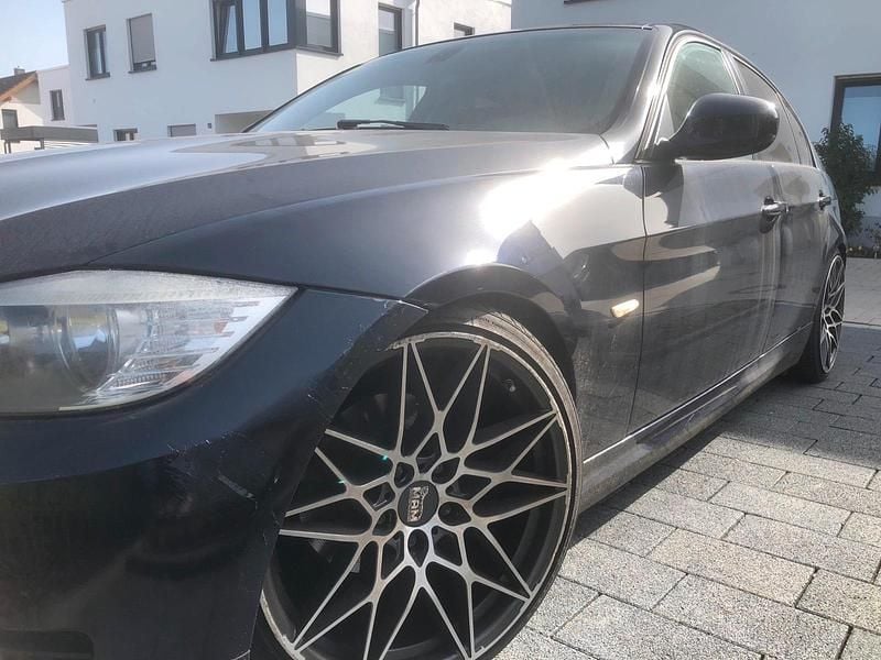 Gebraucht BMW 316 116 PS (85 kW) 2011 Blau Limousine