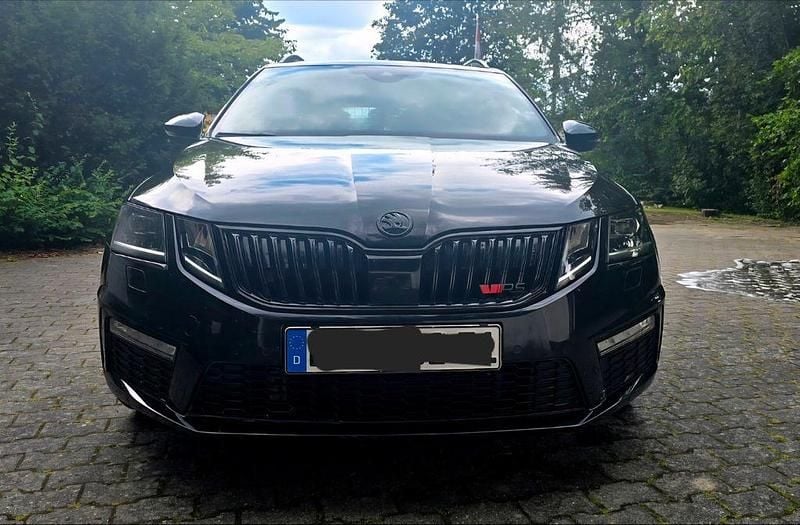 Schwarz Gebraucht 2018 Skoda Octavia RS Kombi | 22.500 € (Teuer) - Bild 1/4