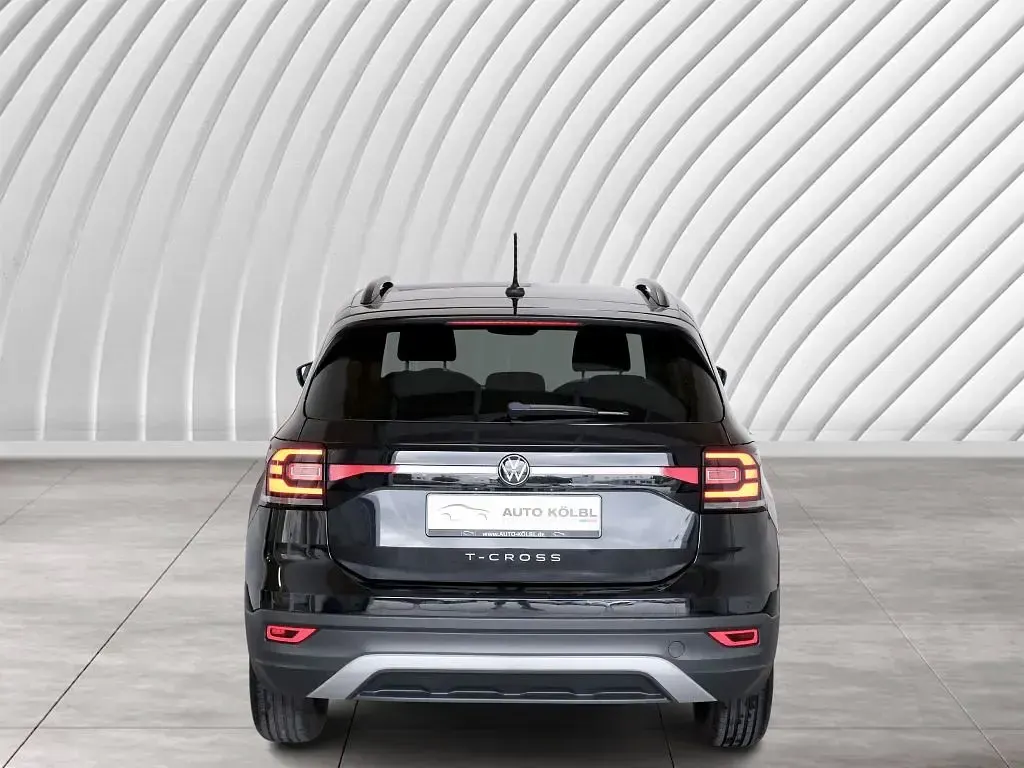 Gebraucht VW T-Cross Active 110 PS (80 kW) 2021 Deep black perleffekt SUV