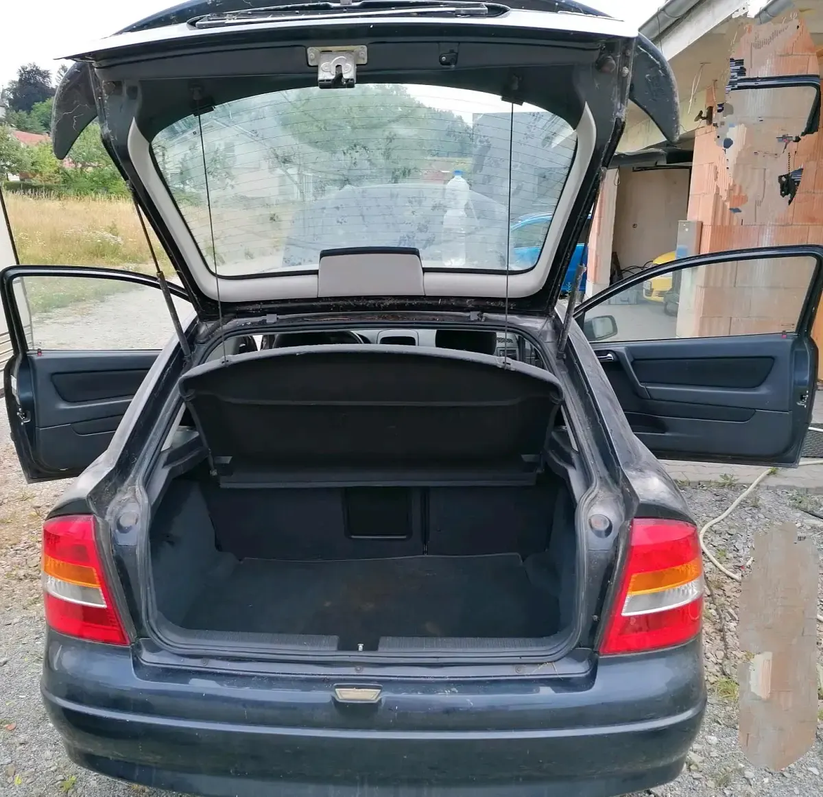 Gebraucht Opel Astra 136 PS (100 kW) 1999 Schwarz Kleinwagen