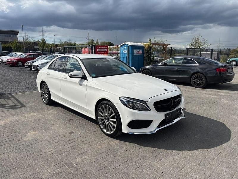 Polarweiss Gebraucht 2016 Mercedes C220 AMG line Limousine | 15.999 € (Fairer Preis) - Bild 1/4