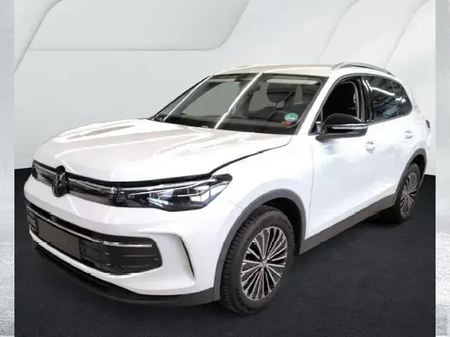 Gebraucht VW Tiguan Goal 150 PS (110 kW) 2025 Weiß SUV