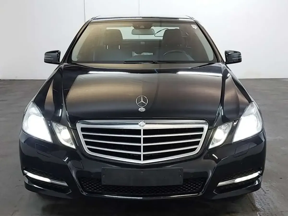 Gebraucht Mercedes E220 Avantgarde 170 PS (125 kW) 2012 Obsidianschwarz  me (metallic) Limousine