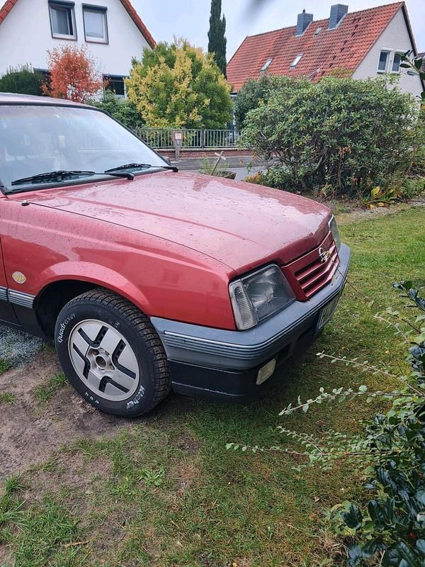Rot Gebraucht 1987 Opel Ascona Limousine | 2.500 € - Bild 1/4