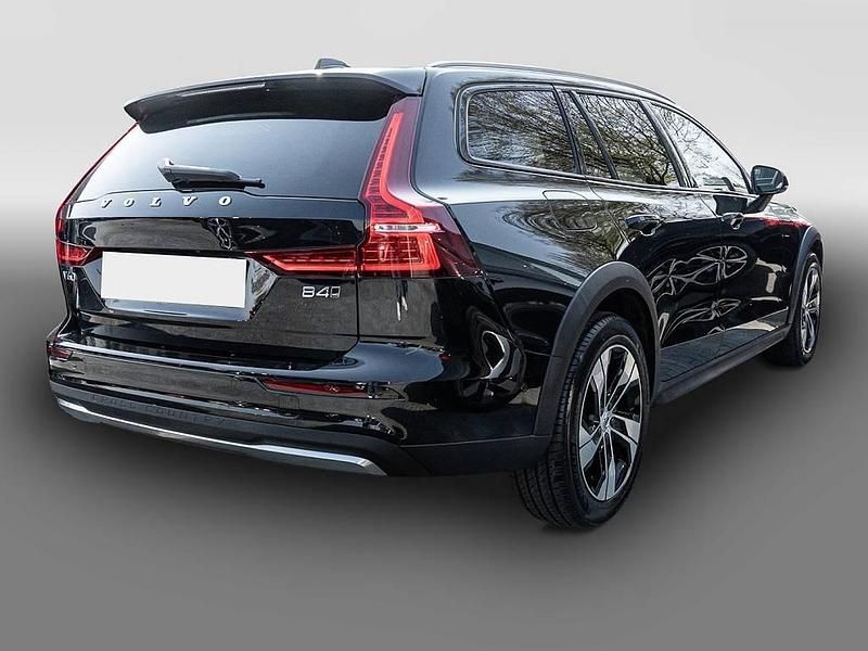 Gebraucht Volvo V60 CC Plus 197 PS (144 kW) 2023 Schwarz Kombi