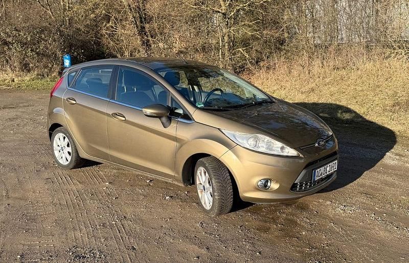 Gebraucht Ford Fiesta Titanium 82 PS (60 kW) 2012 Braun Kleinwagen