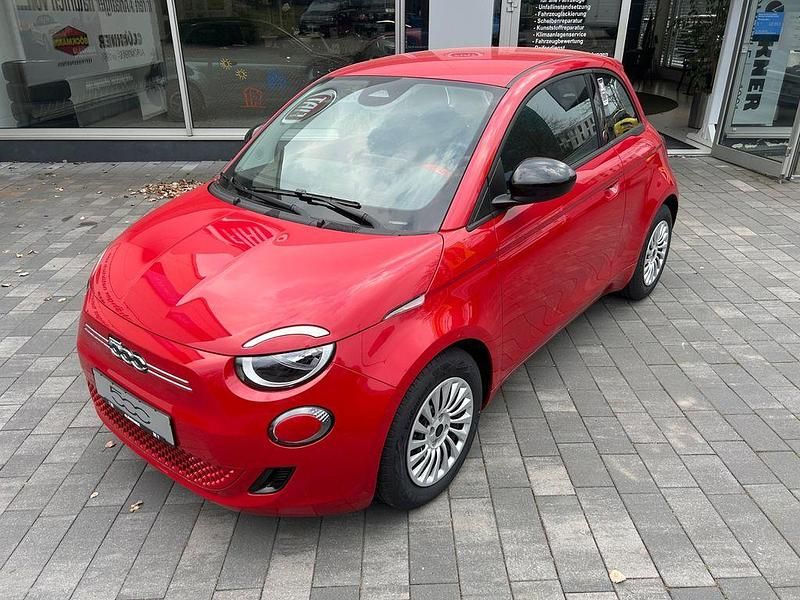 Neu Fiat 500e Red 69 kW (95 PS) 2025 Passione rot Limousine