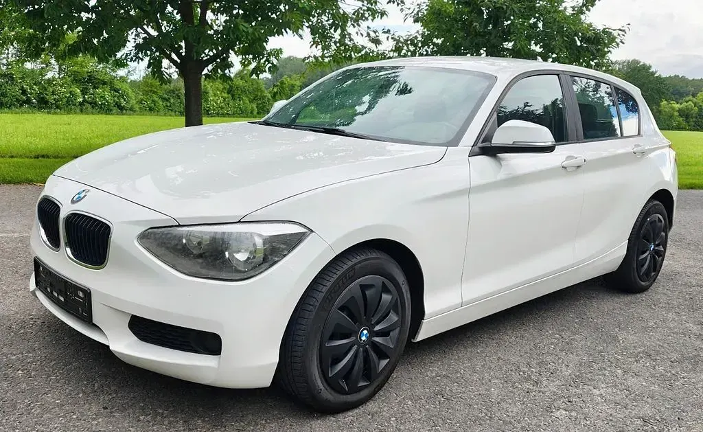 Gebraucht BMW 114 102 PS (75 kW) 2014 Weiß Kleinwagen