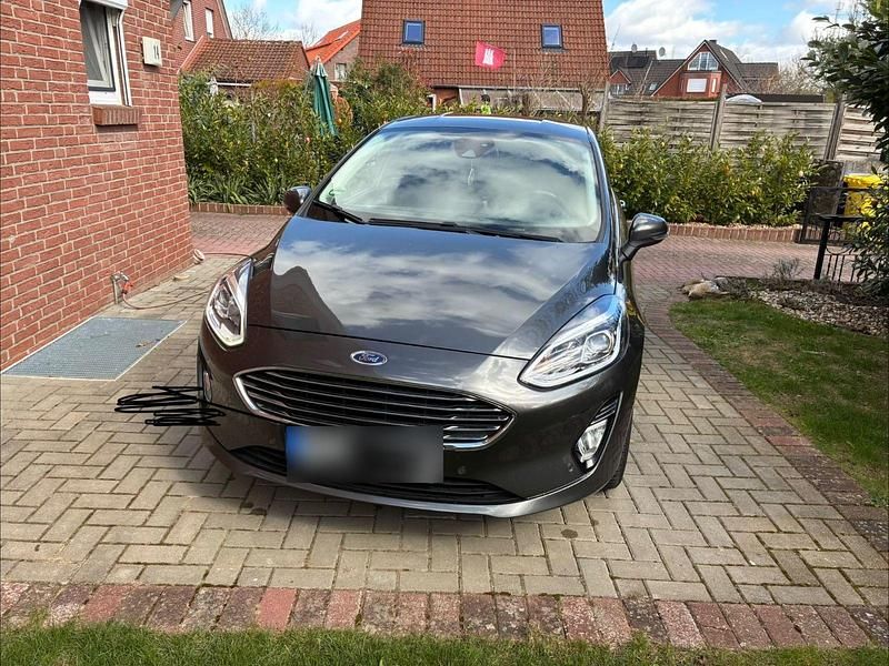 Gebraucht Ford Fiesta 101 PS (74 kW) 2017 Grau Kleinwagen