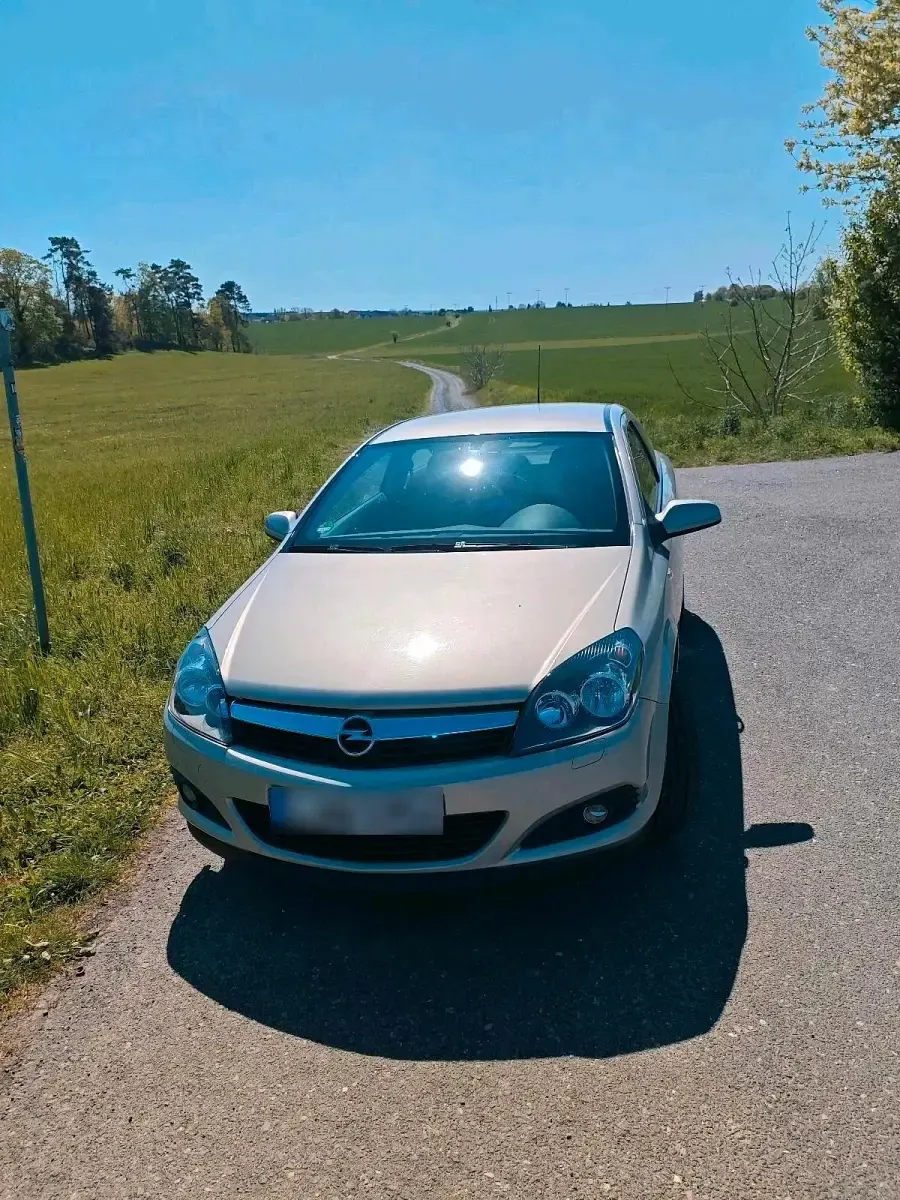 Gebraucht Opel Astra GTC Edition 116 PS (85 kW) 2009 Gold Coupé