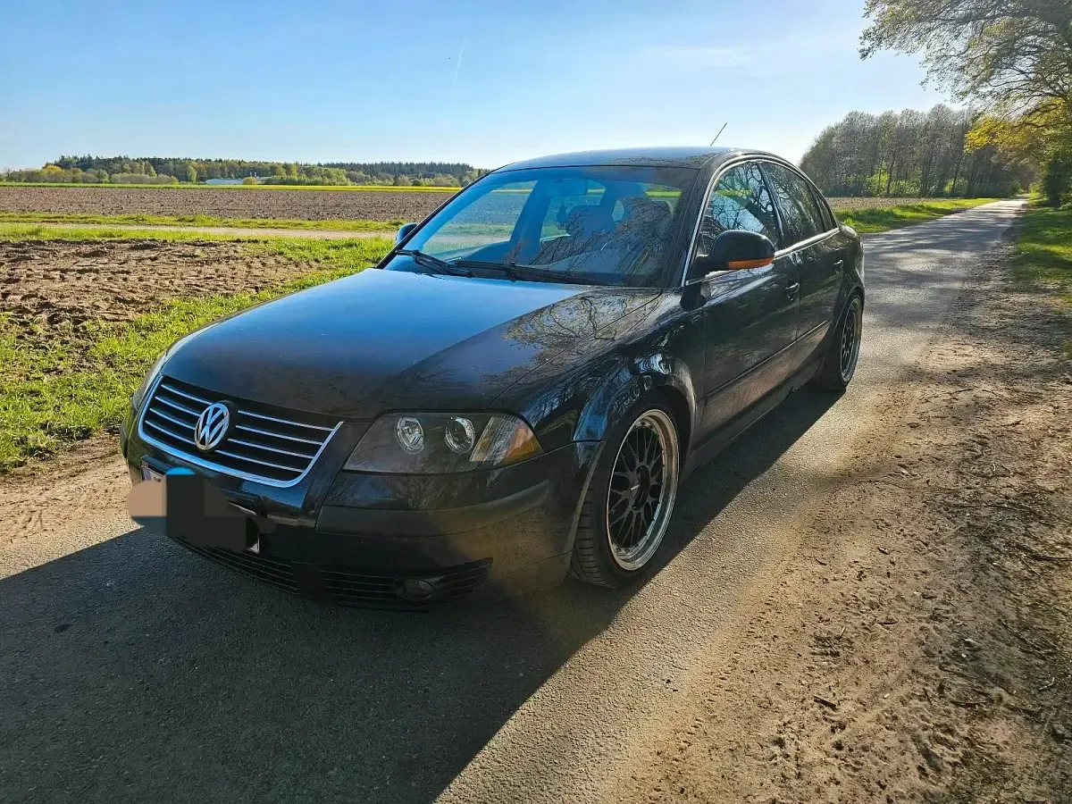 Second-hand VW Passat 125 CP (91 kW) 2004 Negru Berlinǎ