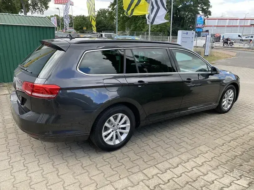 Gebraucht VW Passat Comfortline 150 PS (110 kW) 2019 Mangangrau Kombi
