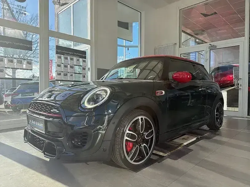 Gebraucht Mini John Cooper Works 231 PS (169 kW) 2019 Rebel green Kleinwagen