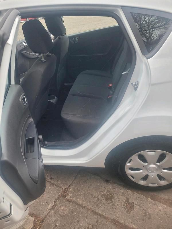 Gebraucht Ford Fiesta SYNC Edition 65 PS (47 kW) 2014 Weiß Kleinwagen