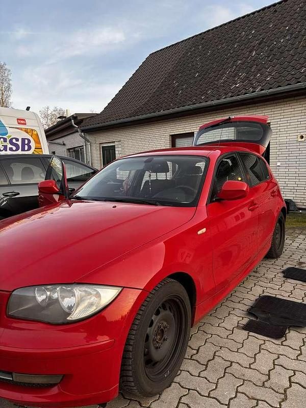 Gebraucht BMW 120 170 PS (125 kW) 2011 Rot Kleinwagen