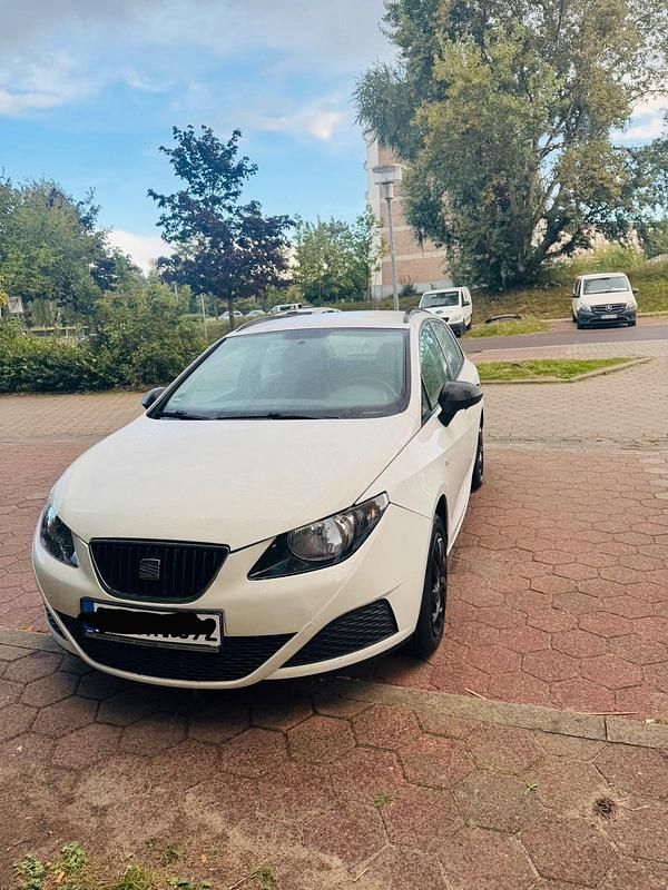 Weiß Gebraucht 2011 Seat Ibiza ST Kombi | 3.000 € (Guter Preis) - Bild 1/4